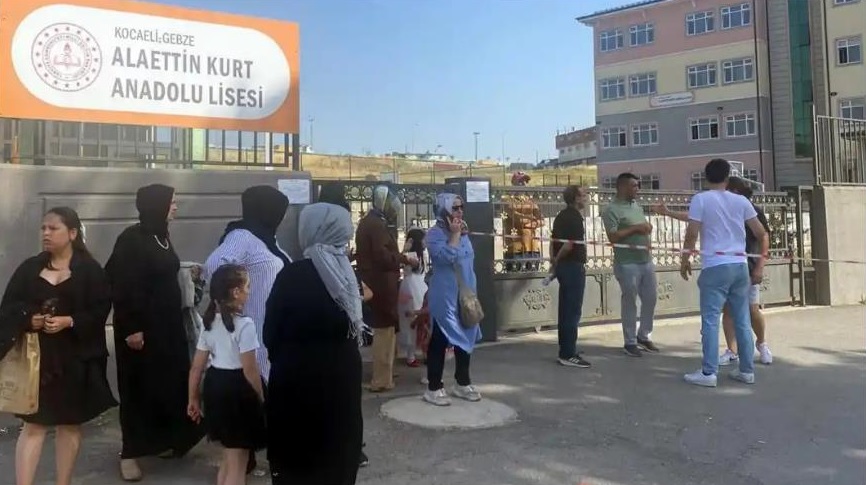 Kocaeli'de bazı kız öğrenciler mezuniyet törenine alınmadı